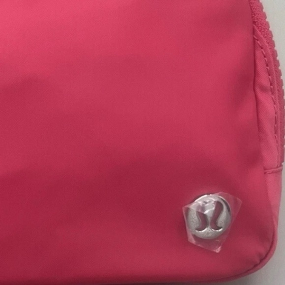 Authentic LULULEMON Everywhere Belt Bag 1L In Cherry Mist Pink & Silver NEW… - Picture 8 of 10